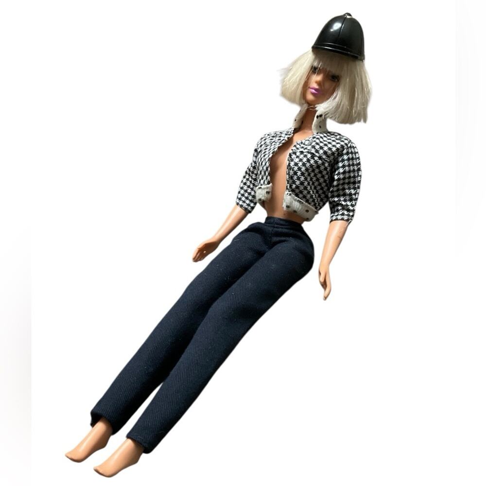 Barbie Vintage Doll with Black and White Outfit EUC - Picture 5 of 5